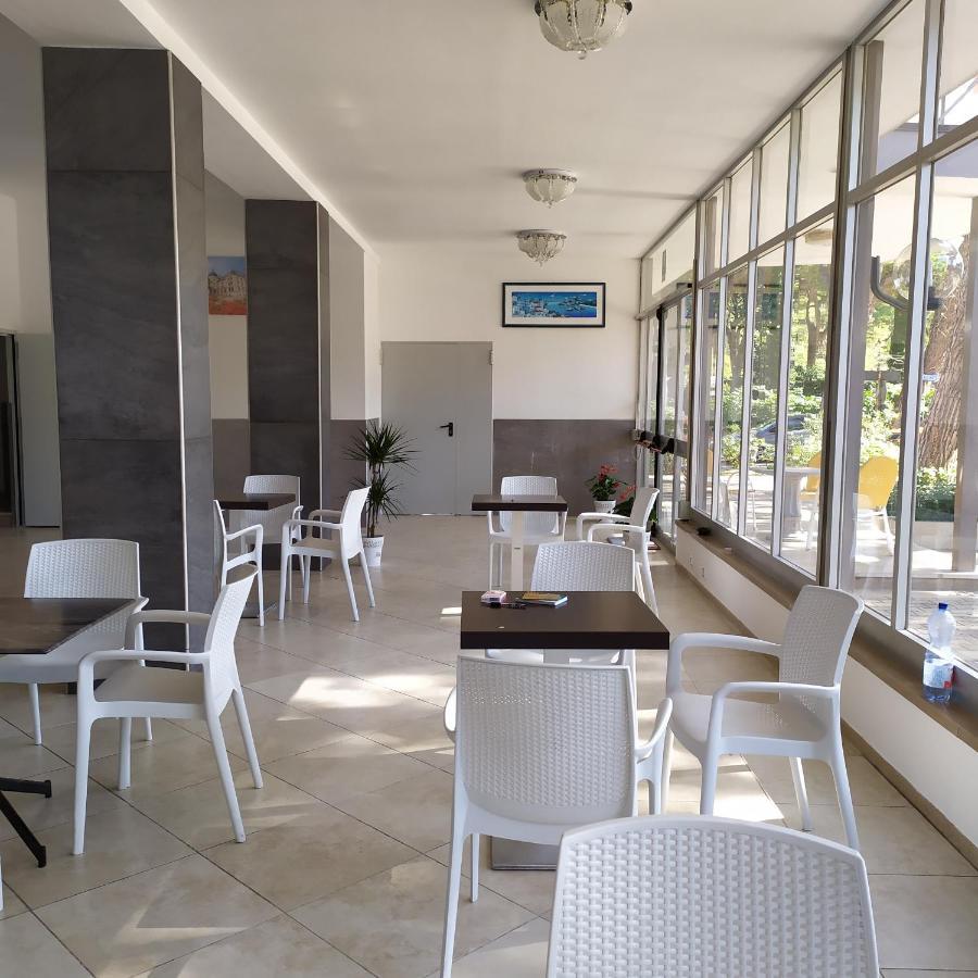 Hotel Madonna Del Pino Cervia Exterior foto