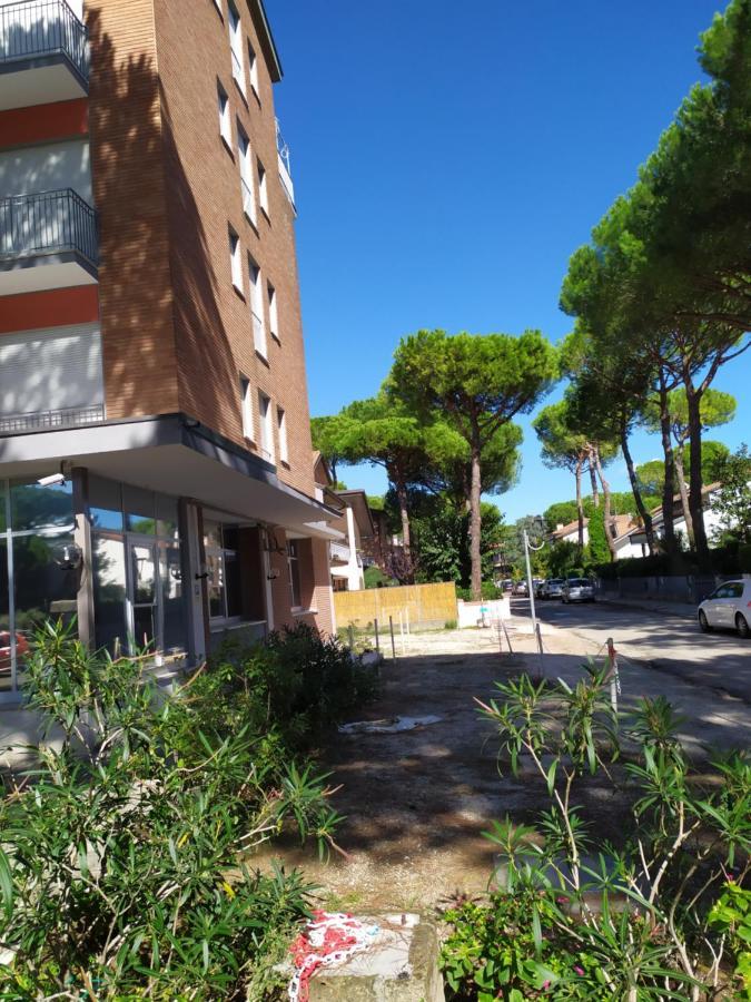 Hotel Madonna Del Pino Cervia Exterior foto