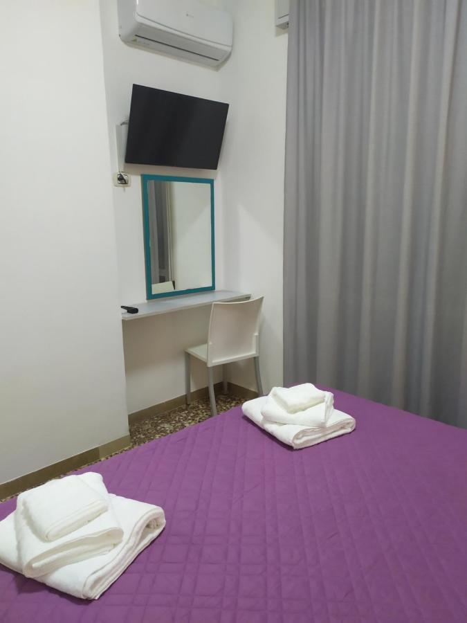 Hotel Madonna Del Pino Cervia Exterior foto