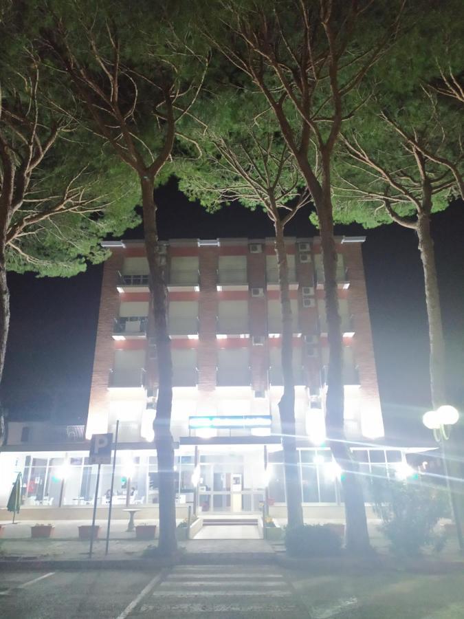 Hotel Madonna Del Pino Cervia Exterior foto